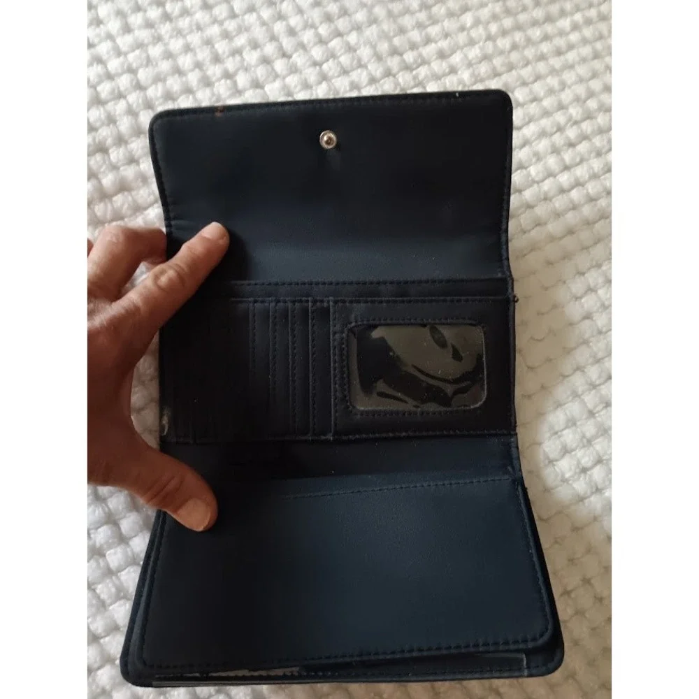 Tommy Hilfiger Navy Blue Saffiano Trifold Wallet Flag Print Gold Logo Plaque
